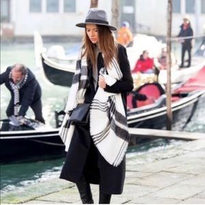 Zara black and white blanket scarf like new